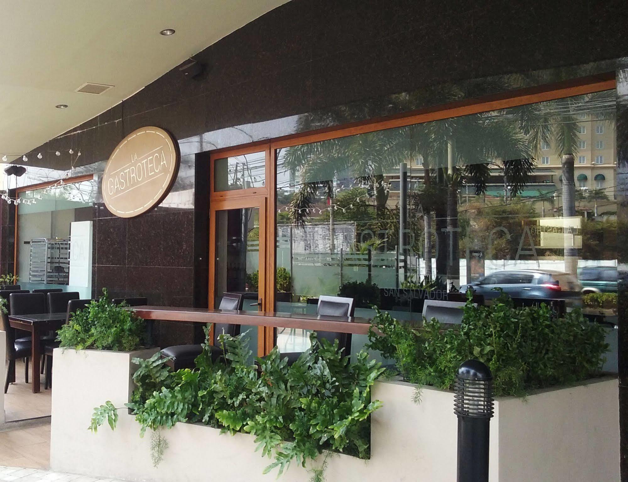 Suites Las Palmas, Hotel & Apartments. San Salvador Exterior photo